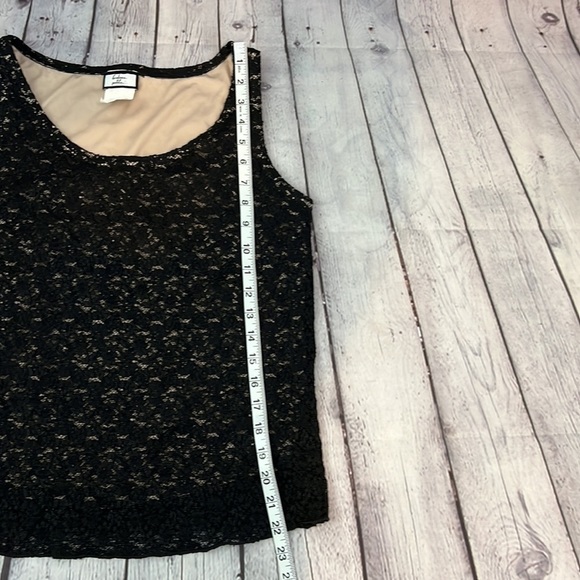 Elegant Black Lace Tank Top - Picture 5 of 7